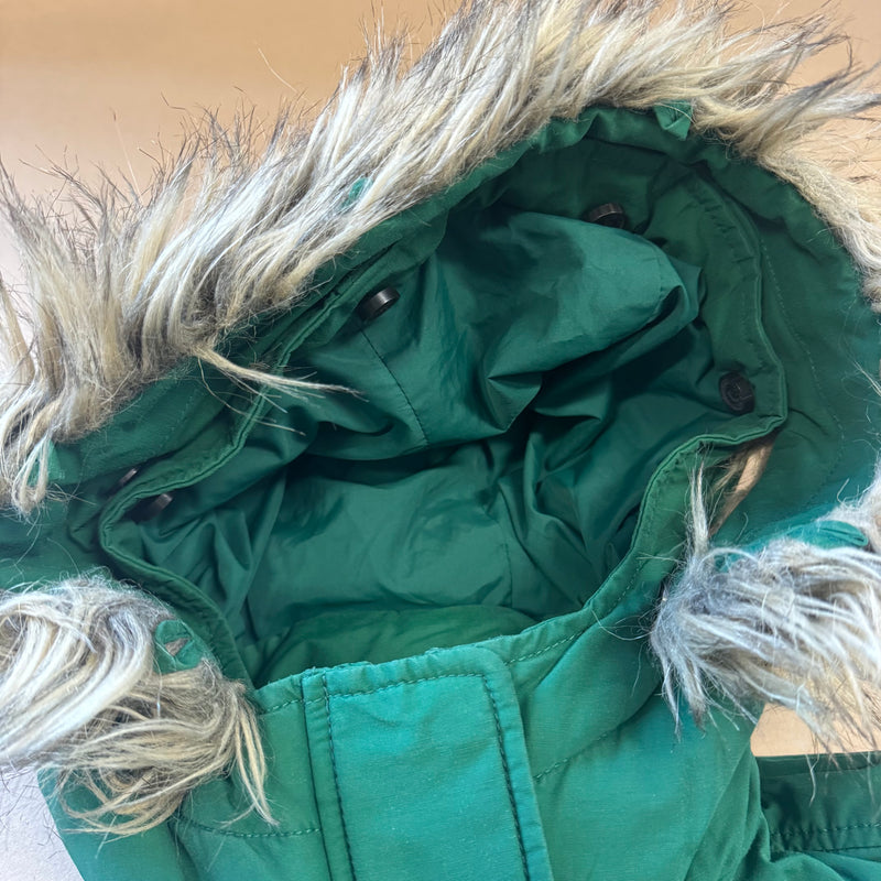 Detailansicht: Sourced limited accessories and clothes Abercrombie and Fitch green winter jacket – Logo, Nähte oder Material