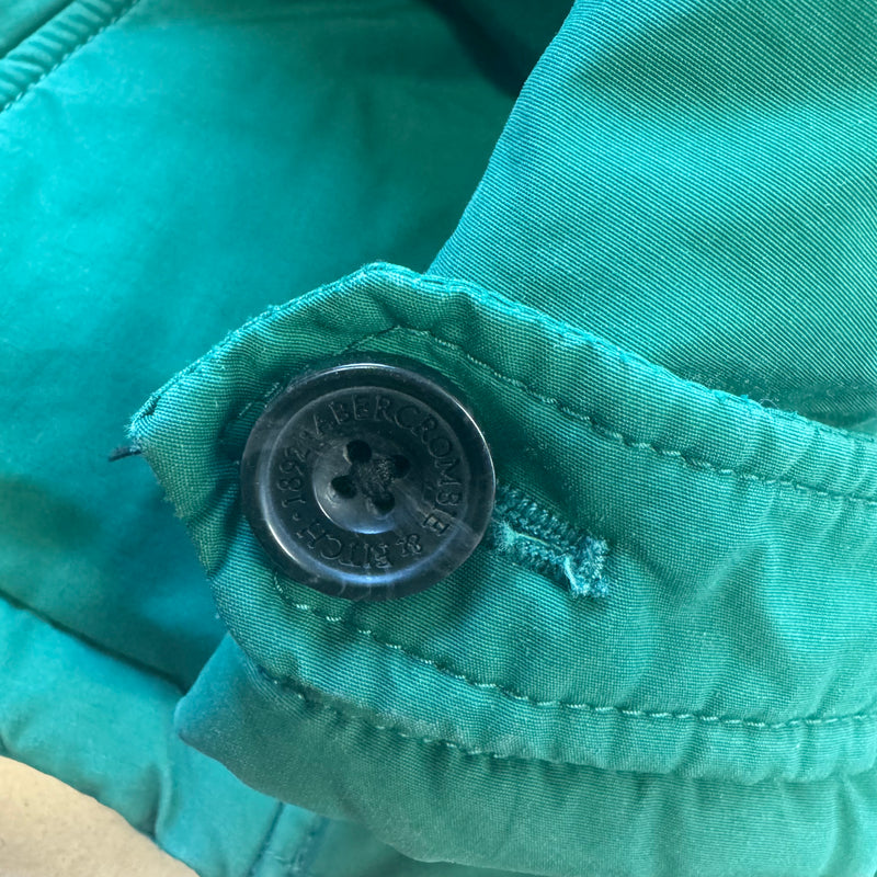 Detailansicht: Sourced limited accessories and clothes Abercrombie and Fitch green winter jacket – Logo, Nähte oder Material