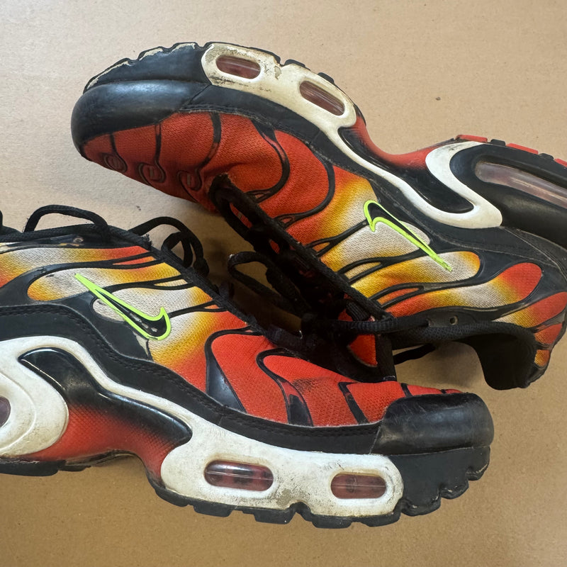 Detailansicht: Sourced limited accessories and clothes Nike red TN Tigers – Logo, Nähte oder Material