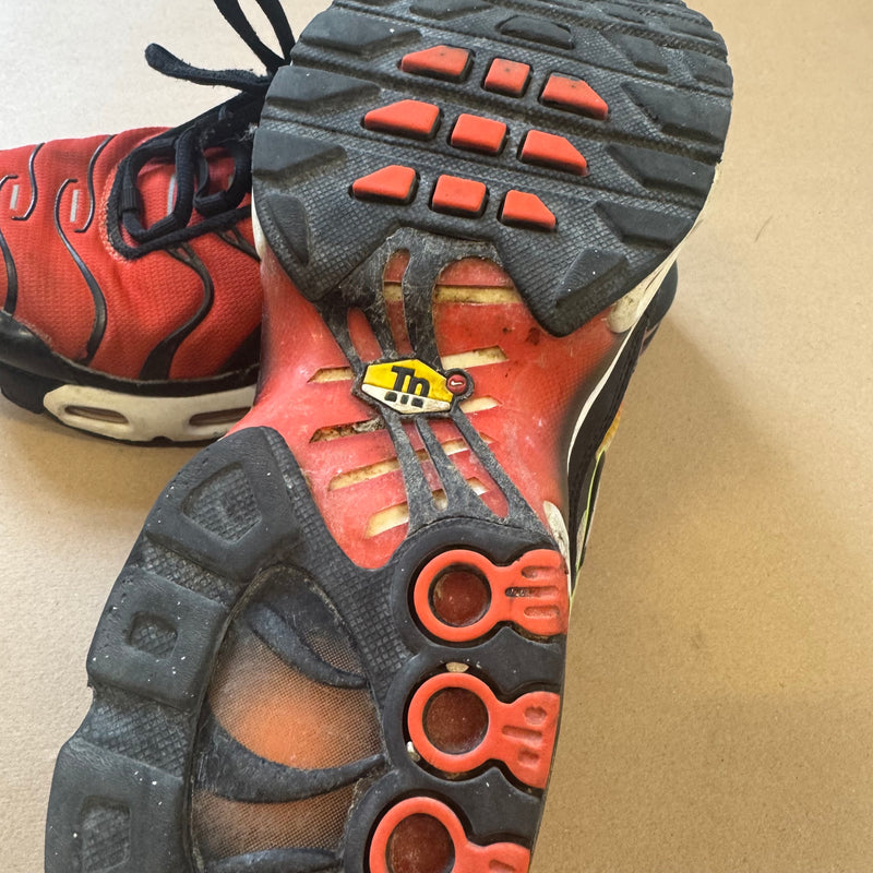 Detailansicht: Sourced limited accessories and clothes Nike red TN Tigers – Logo, Nähte oder Material