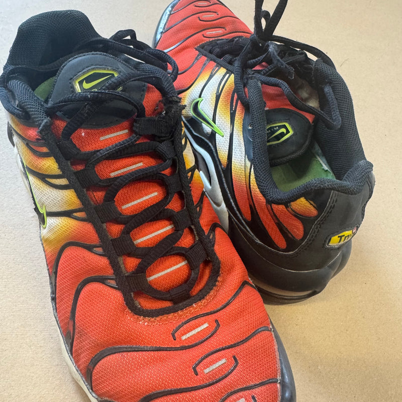 Detailansicht: Sourced limited accessories and clothes Nike red TN Tigers – Logo, Nähte oder Material