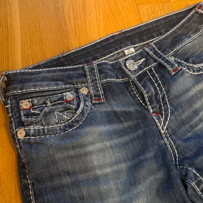 Detailansicht: Sourced limited accessories and clothes True Religion bootcut ripped vintage jeans – Logo, Nähte oder Material