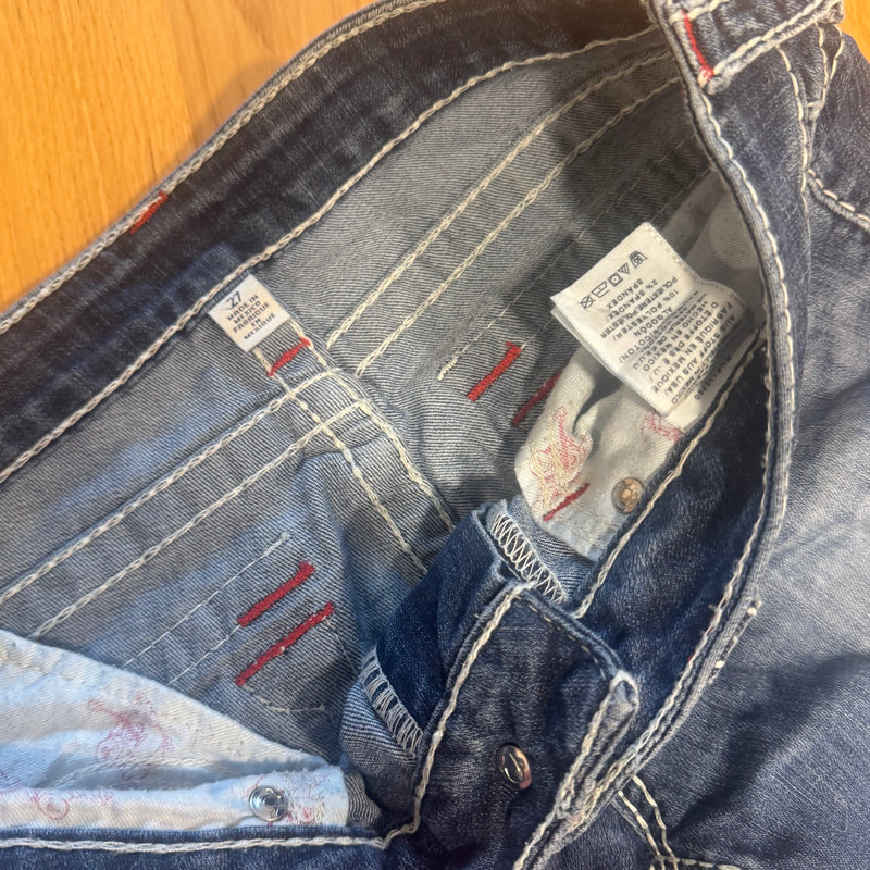 Detailansicht: Sourced limited accessories and clothes True Religion bootcut ripped vintage jeans – Logo, Nähte oder Material