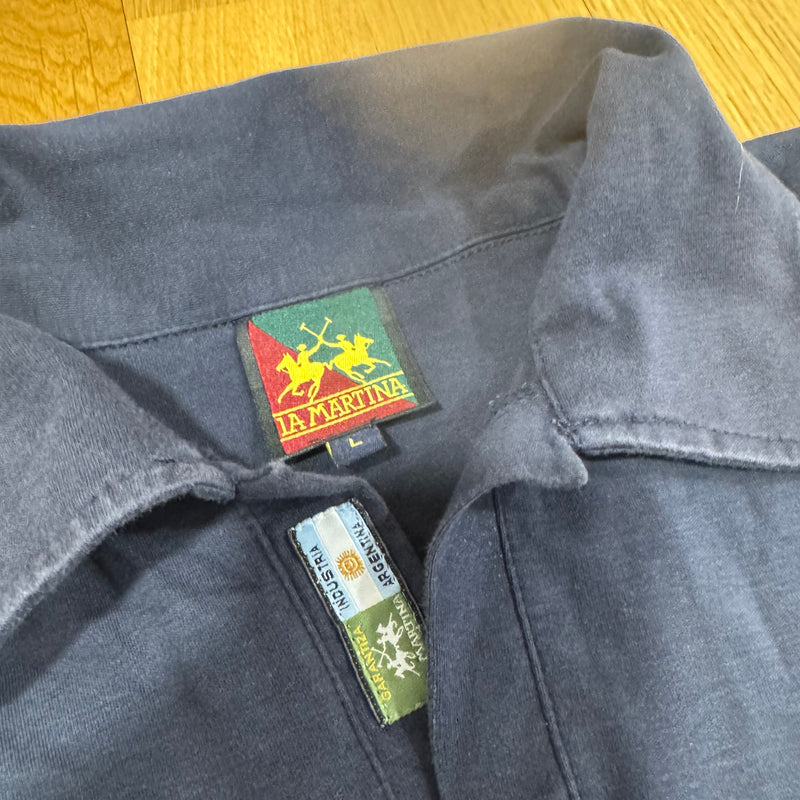 Detailansicht: Sourced limited accessories and clothes La Martina Porsche longsleeve – Logo, Nähte oder Material