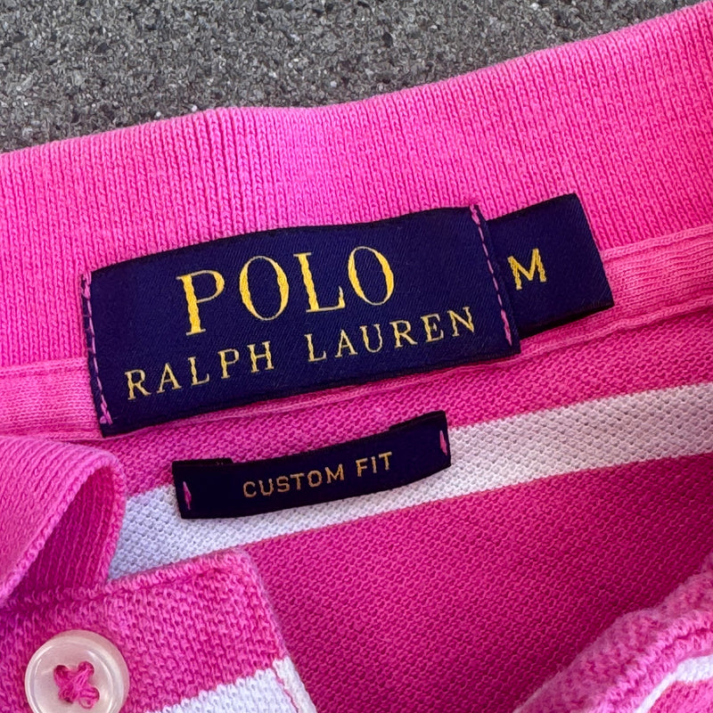 Detailansicht: Sourced limited accessories and clothes Polo Ralph Lauren pink striped polo shirt – Logo, Nähte oder Material