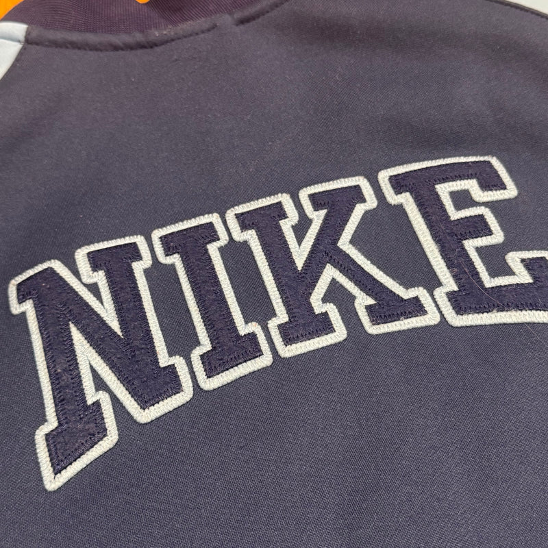 Detailansicht: Sourced limited accessories and clothes Nike vintage 90s blue track jacket – Logo, Nähte oder Material