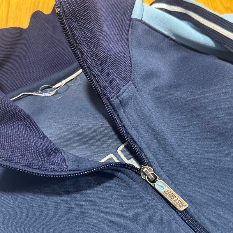Detailansicht: Sourced limited accessories and clothes Nike vintage 90s blue track jacket – Logo, Nähte oder Material