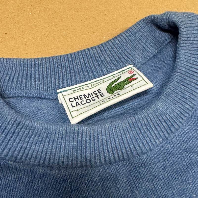 Detailansicht: Sourced limited accessories and clothes Lacoste skyblue crewneck sweatshirt – Logo, Nähte oder Material