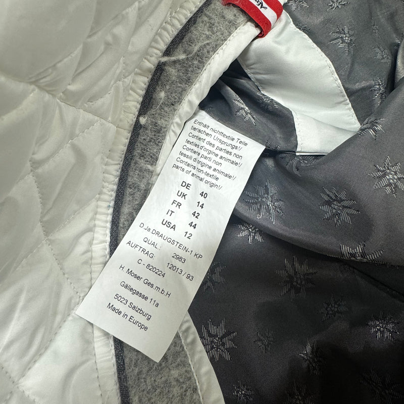 Detailansicht: Sourced limited accessories and clothes Almgwand white functional winter jacket – Logo, Nähte oder Material