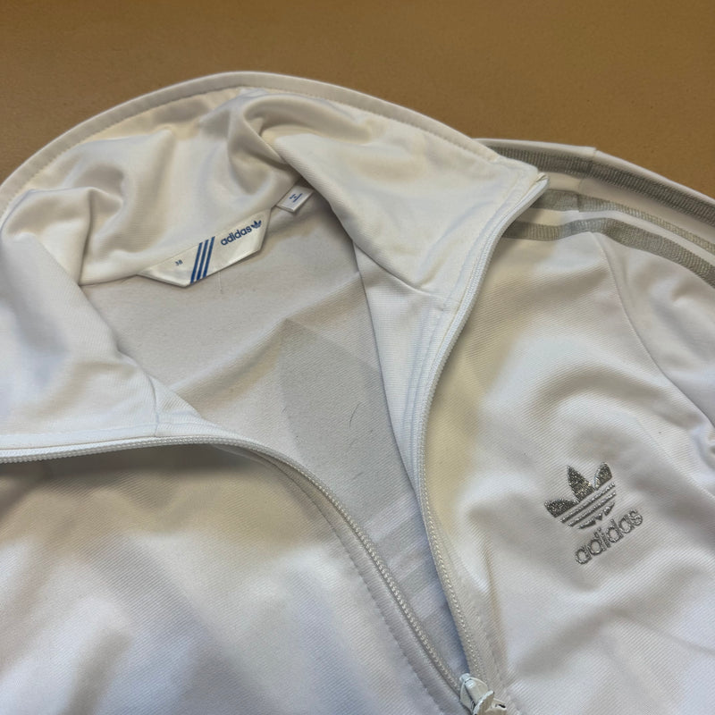 Detailansicht: Sourced limited accessories and clothes Adidas retro y2k white track jacket – Logo, Nähte oder Material