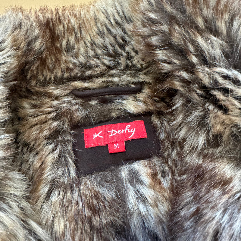 Detailansicht: Sourced limited accessories and clothes Derhy vintage fur-like patches vest – Logo, Nähte oder Material