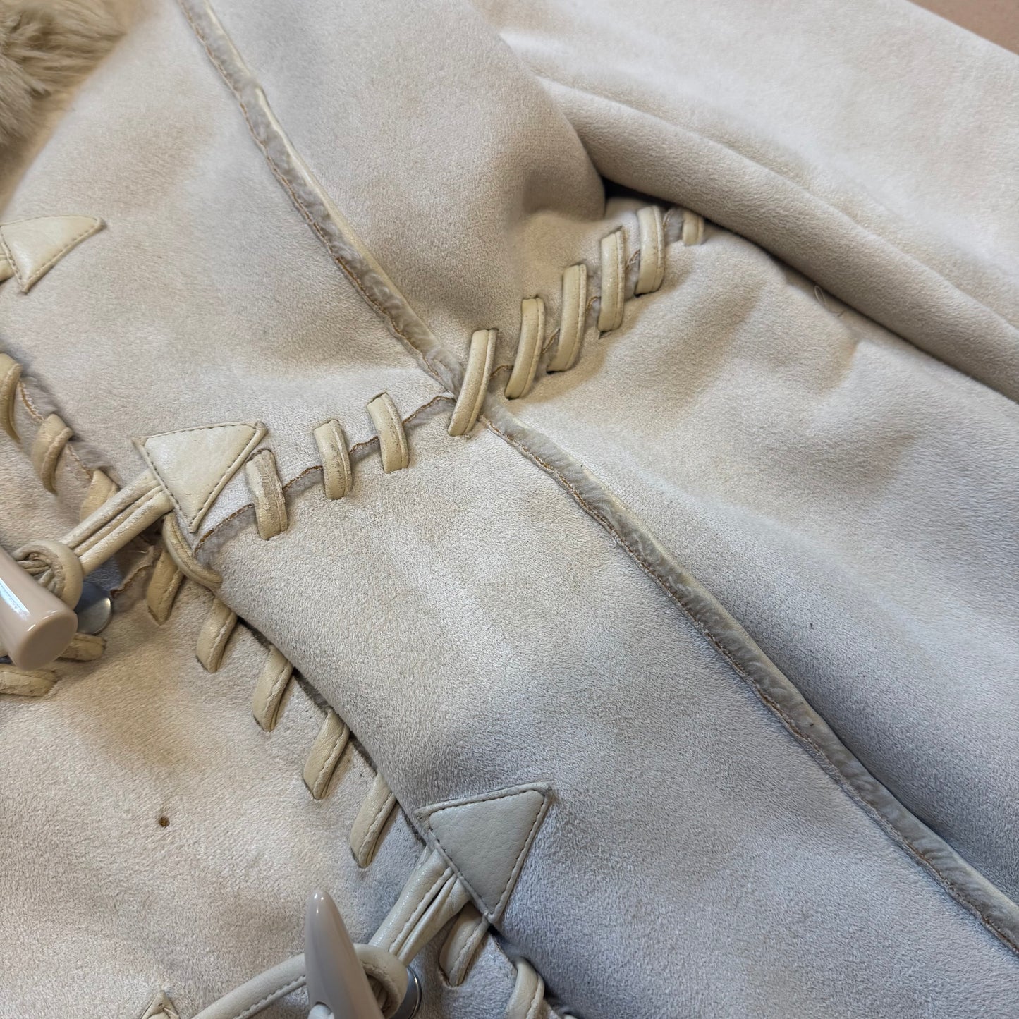 Comme de Vrai fur-like beige coat