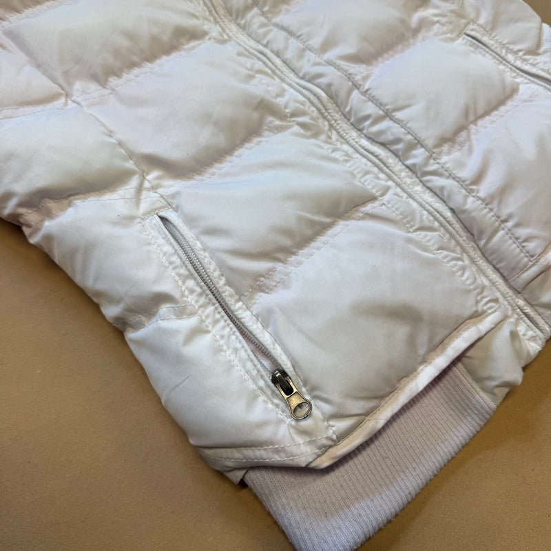 Detailansicht: Sourced limited accessories and clothes US Polo Assn vintage white puffer vest – Logo, Nähte oder Material