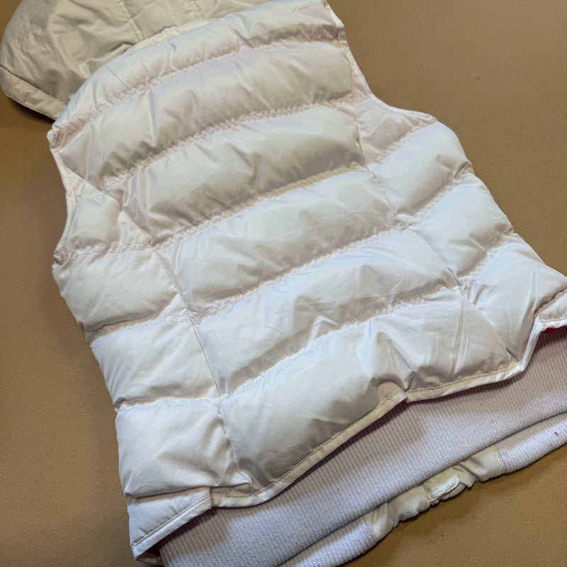 Detailansicht: Sourced limited accessories and clothes US Polo Assn vintage white puffer vest – Logo, Nähte oder Material