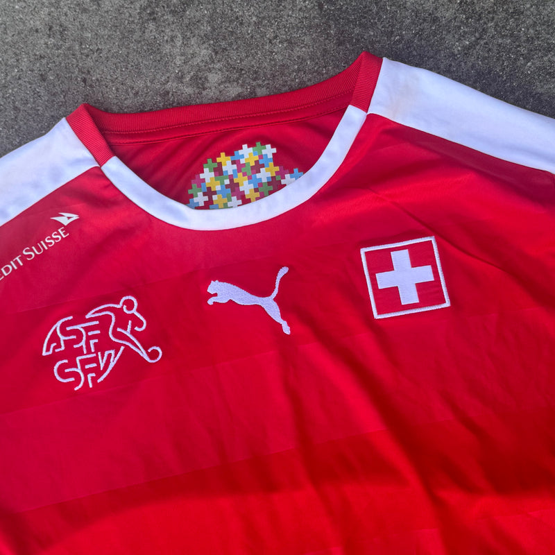 Detailansicht: Sourced limited accessories and clothes Switzerland Puma national team jersey – Logo, Nähte oder Material