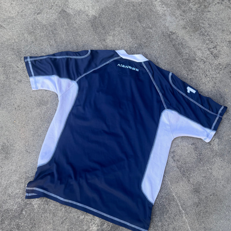 Detailansicht: Sourced limited accessories and clothes Airness streetwear 00s sports t-shirt – Logo, Nähte oder Material