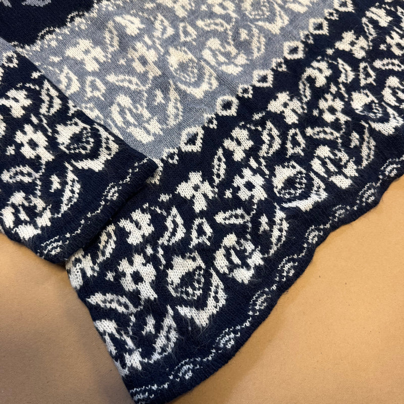 Detailansicht: Sourced limited accessories and clothes Vintage Spunky knit sweatshirt – Logo, Nähte oder Material