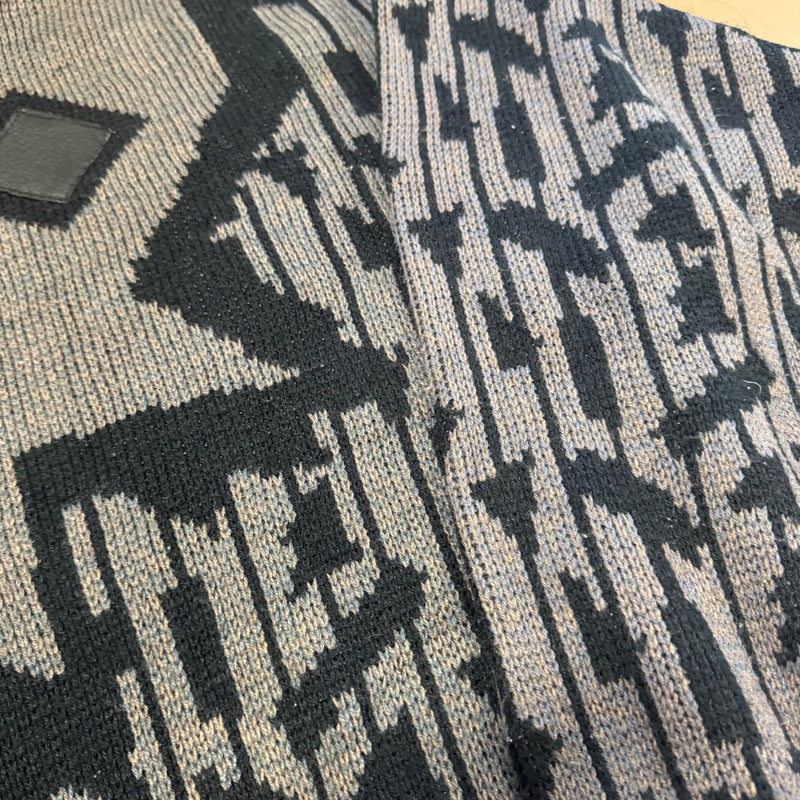 Detailansicht: Sourced limited accessories and clothes Vintage Barnaby 90s knitted sweatshirt – Logo, Nähte oder Material