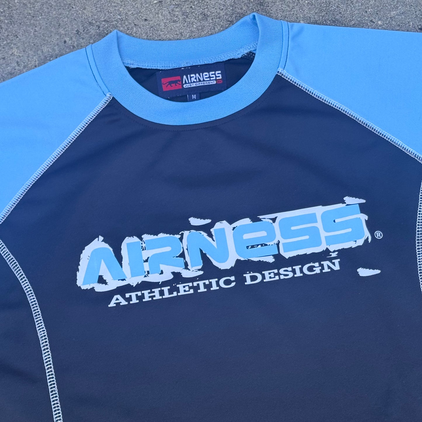 Airness streetwear 00s black t-shirt