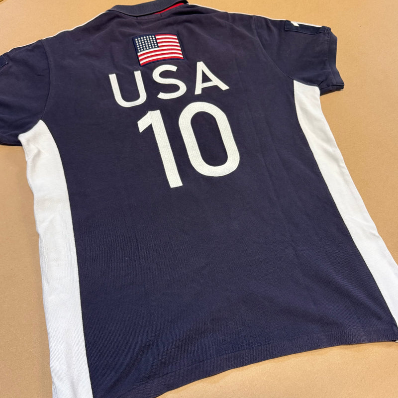 Detailansicht: Sourced limited accessories and clothes Polo Ralph Lauren USA No10 streetwear polo – Logo, Nähte oder Material