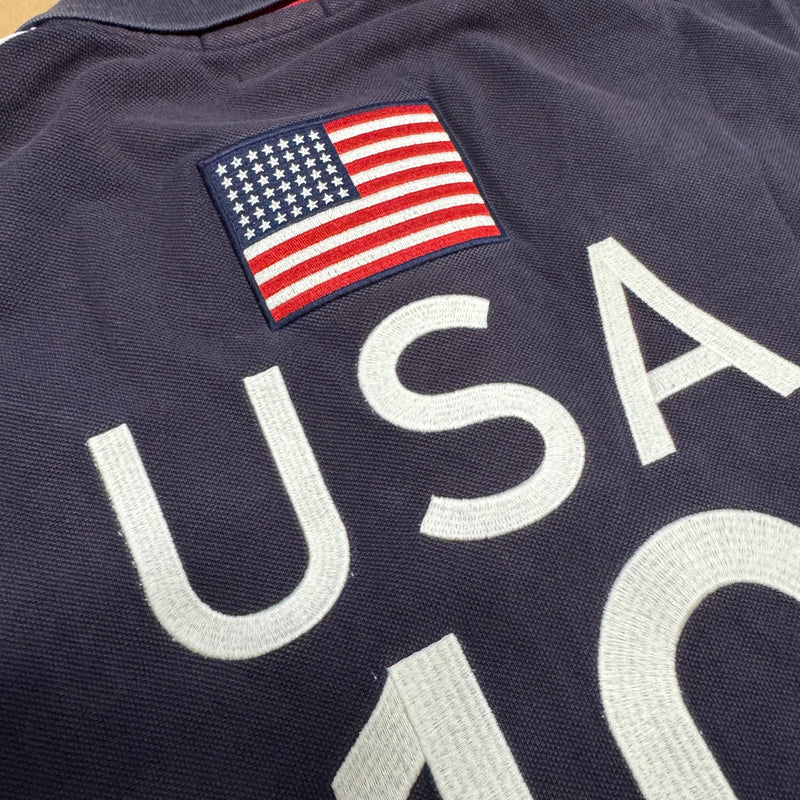 Detailansicht: Sourced limited accessories and clothes Polo Ralph Lauren USA No10 streetwear polo – Logo, Nähte oder Material