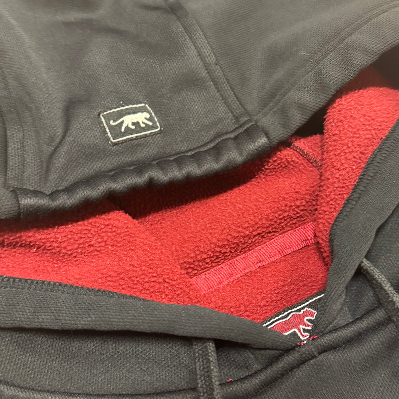 Detailansicht: Sourced limited accessories and clothes Airness streetwear style black hoodie – Logo, Nähte oder Material