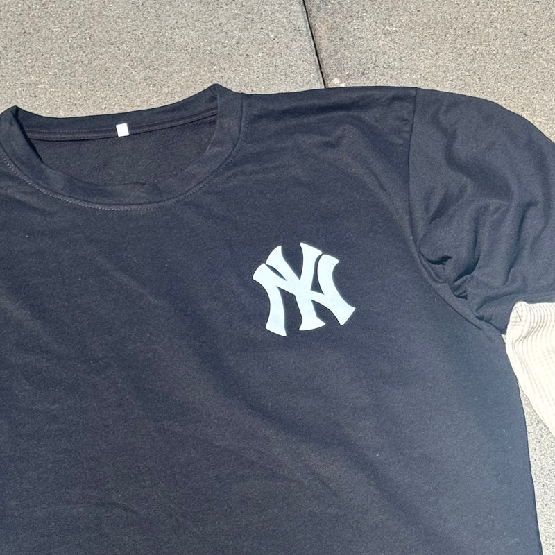 Detailansicht: Sourced limited accessories and clothes Yankees custom made black longsleeve – Logo, Nähte oder Material
