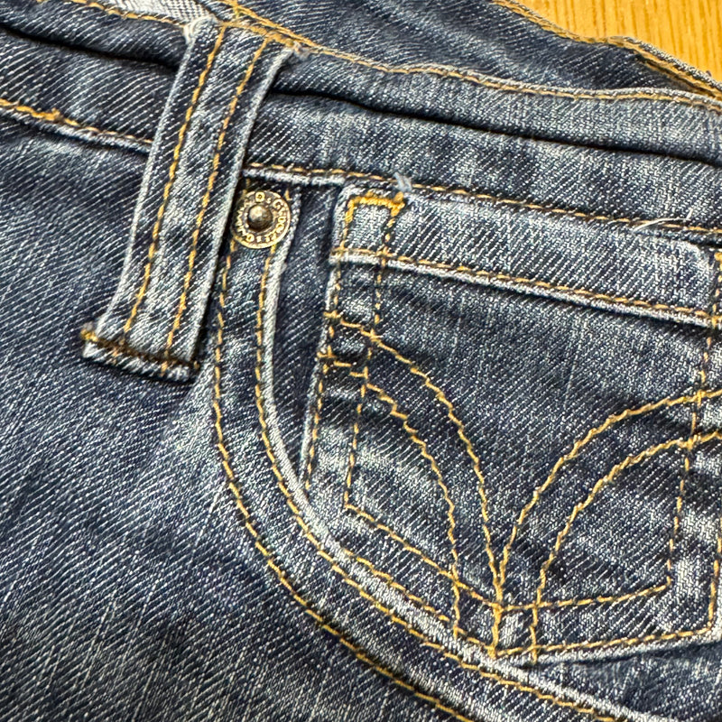 Detailansicht: Sourced limited accessories and clothes Dolce & Gabbana women’s slim jeans – Logo, Nähte oder Material