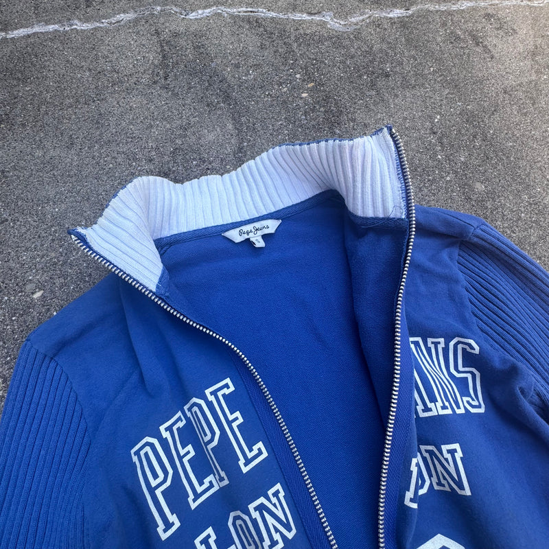 Detailansicht: Sourced limited accessories and clothes Pepe Jeans blue Y2K zip-up jacket – Logo, Nähte oder Material