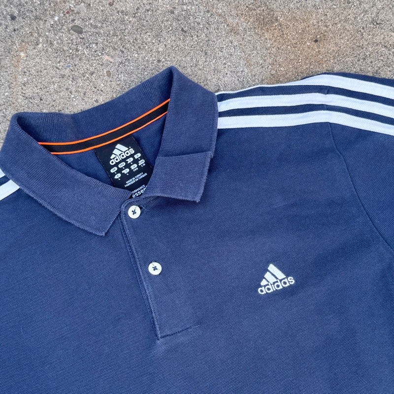Detailansicht: Sourced limited accessories and clothes Adidas classic three stripes poloshirt – Logo, Nähte oder Material