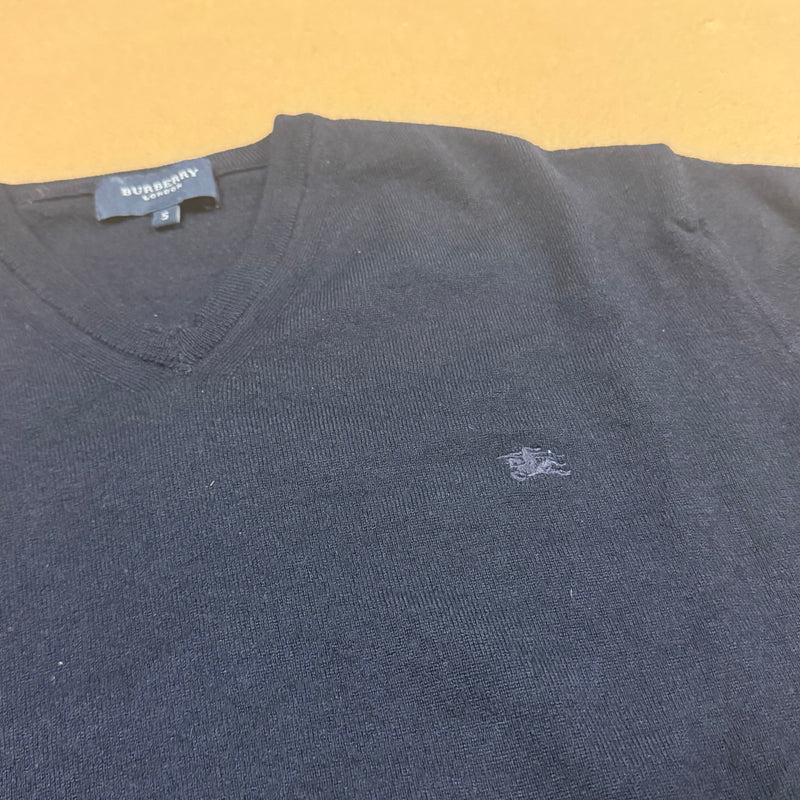 Detailansicht: Sourced limited accessories and clothes Burberry London vintage wool sweater – Logo, Nähte oder Material