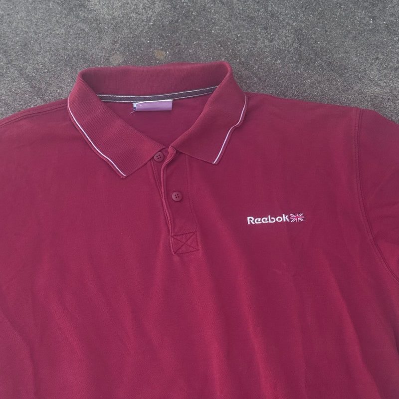 Detailansicht: Sourced limited accessories and clothes Reebok burgundy vintage poloshirt – Logo, Nähte oder Material