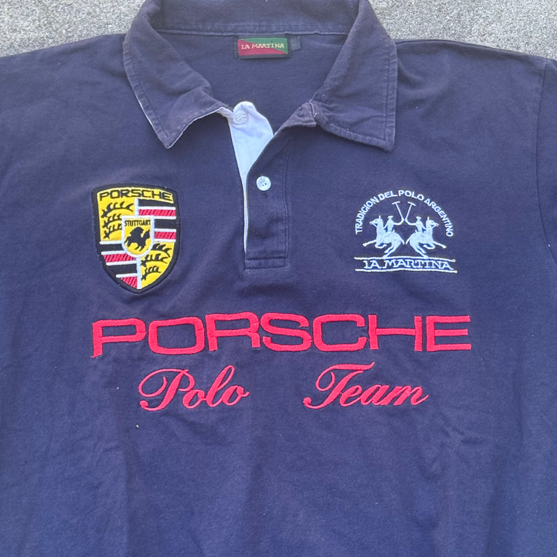 Detailansicht: Sourced limited accessories and clothes La Martina Porsche streetwear poloshirt – Logo, Nähte oder Material