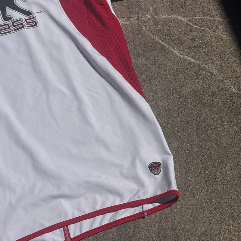Detailansicht: Sourced limited accessories and clothes Airness 00s streetwear sports t-shirt – Logo, Nähte oder Material