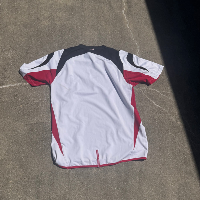 Detailansicht: Sourced limited accessories and clothes Airness 00s streetwear sports t-shirt – Logo, Nähte oder Material