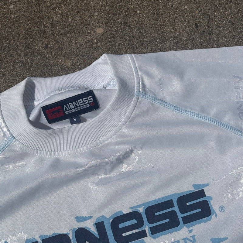 Detailansicht: Sourced limited accessories and clothes Airness streetwear 00s white t-shirt – Logo, Nähte oder Material