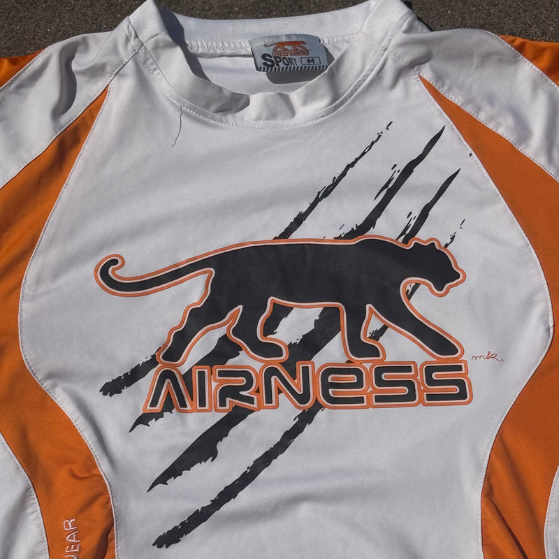 Detailansicht: Sourced limited accessories and clothes Airness streetwear 00s white t-shirt – Logo, Nähte oder Material