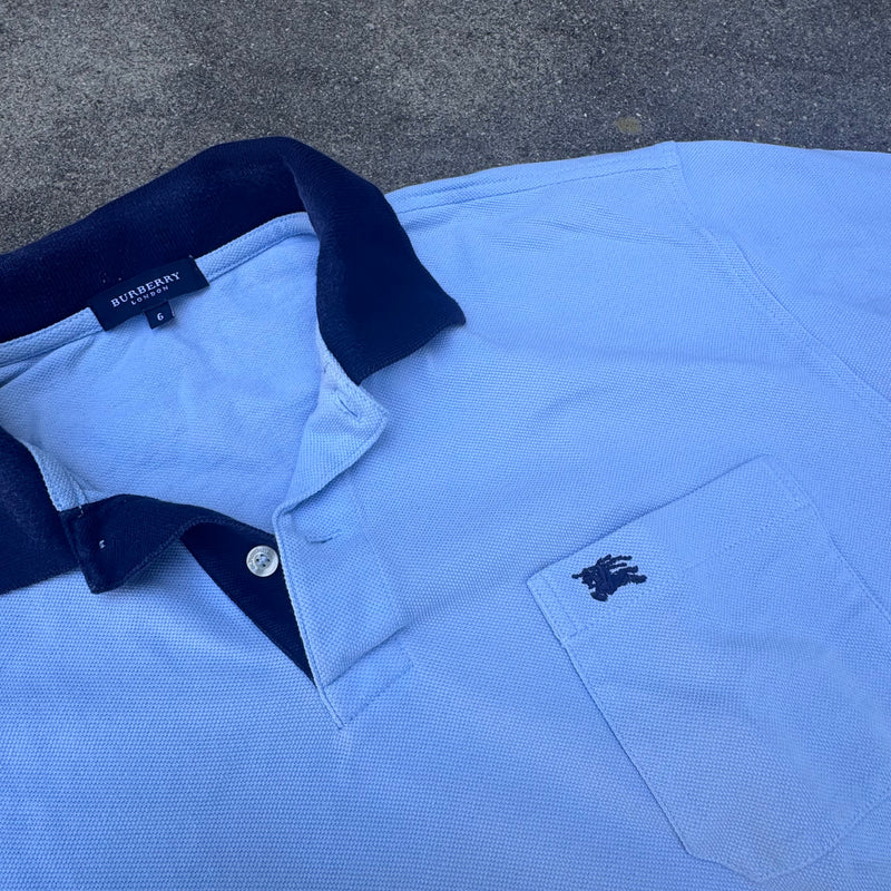 Detailansicht: Sourced limited accessories and clothes Burberry London vintage babyblue poloshirt – Logo, Nähte oder Material