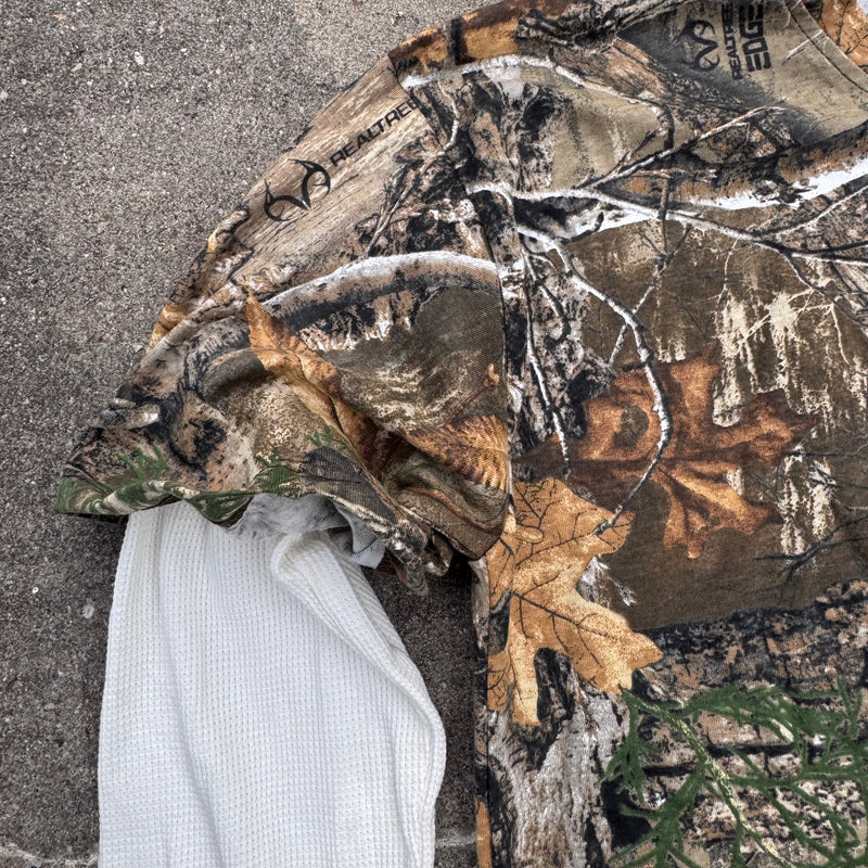 Detailansicht: Sourced limited accessories and clothes Yankees custom made camouflage longsleeve black – Logo, Nähte oder Material