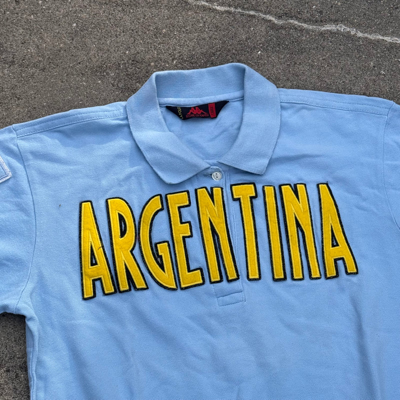 Detailansicht: Sourced limited accessories and clothes Kappa Argentina skyblue streetwear poloshirt – Logo, Nähte oder Material