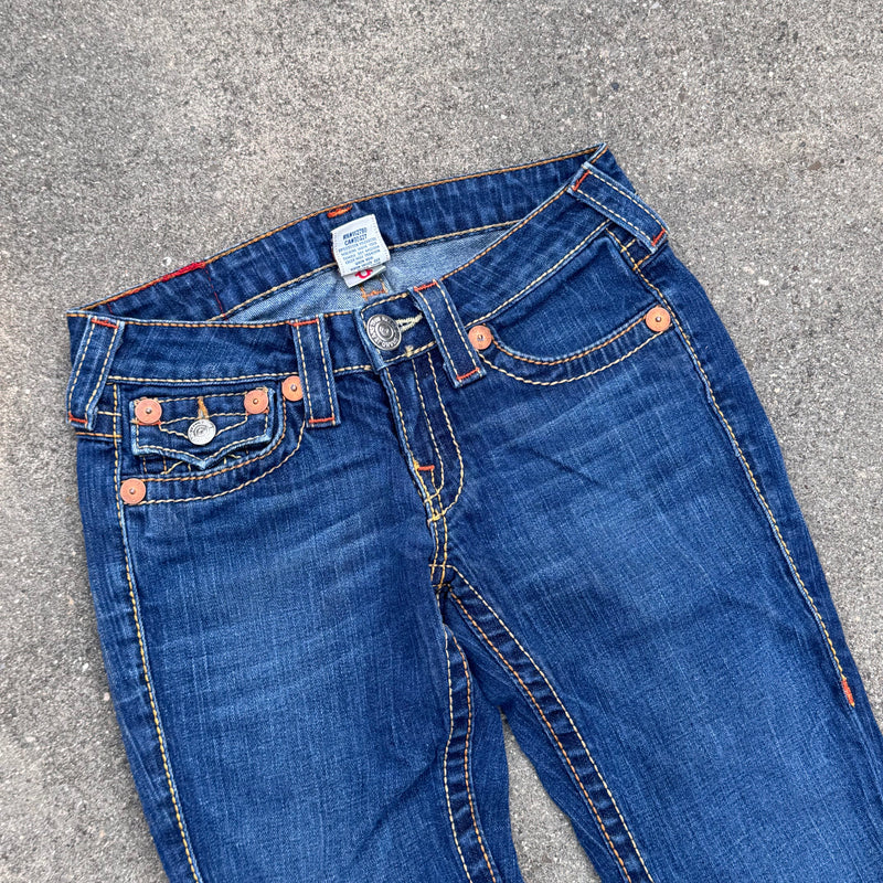 Detailansicht: Sourced limited accessories and clothes True Religion bootcut wide leg vintage denim jeans – Logo, Nähte oder Material