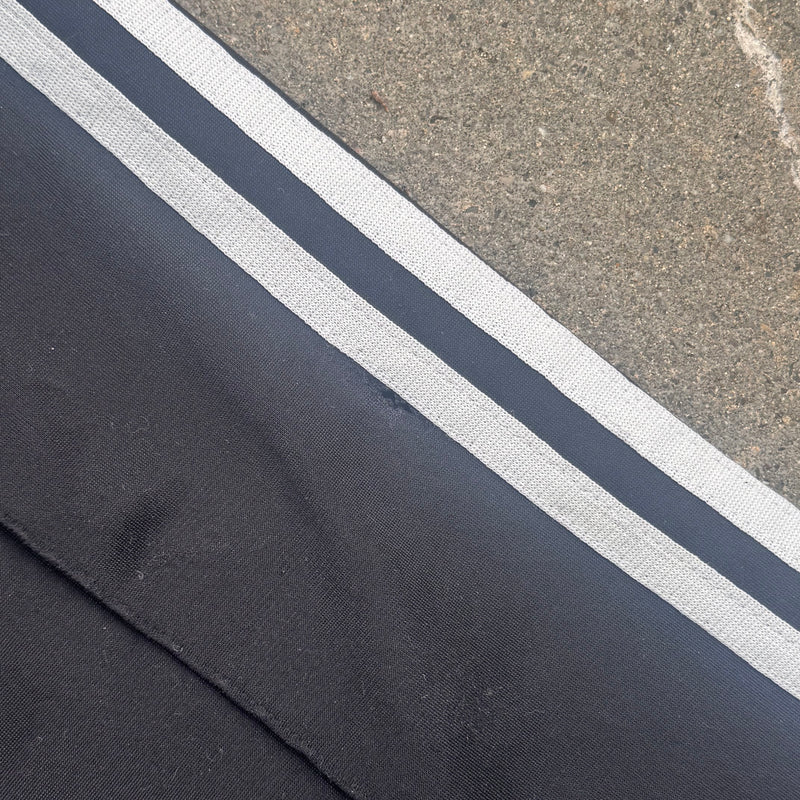 Detailansicht: Sourced limited accessories and clothes Adidas Firebird black vintage track pants – Logo, Nähte oder Material