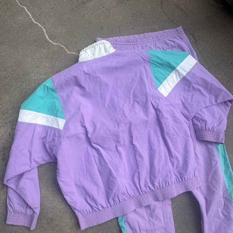 Detailansicht: Sourced limited accessories and clothes Golden Cup vintage 80s track set – Logo, Nähte oder Material