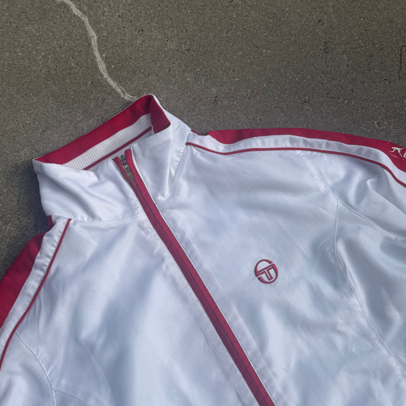 Detailansicht: Sourced limited accessories and clothes Sergio Tacchini white and red retro track jacket – Logo, Nähte oder Material