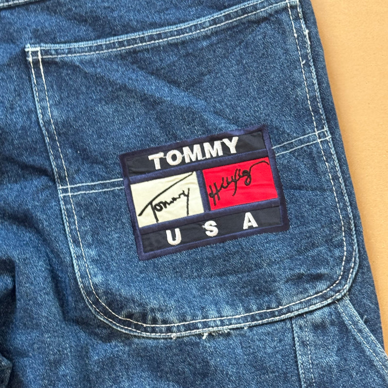 Detailansicht: Sourced limited accessories and clothes Ultra baggy Tommy Hilfiger large jeans – Logo, Nähte oder Material