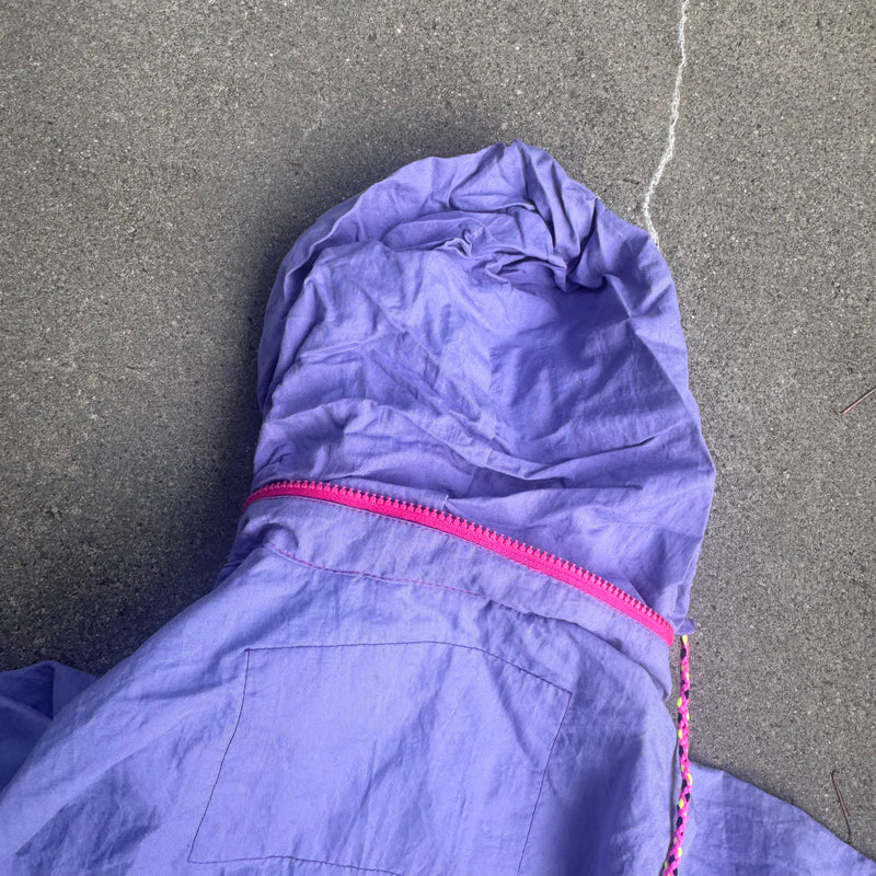 Detailansicht: Sourced limited accessories and clothes Adidas Speed vintage 80s rain jacket – Logo, Nähte oder Material