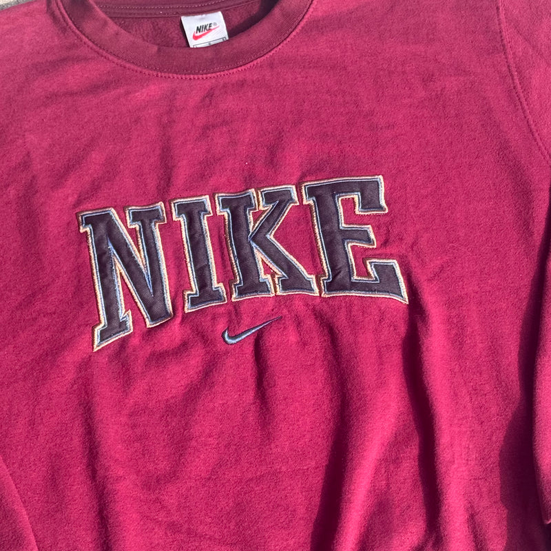 Detailansicht: Sourced limited accessories and clothes Nike vintage 90s burgundy sweatshirt – Logo, Nähte oder Material