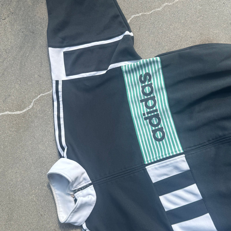 Detailansicht: Sourced limited accessories and clothes Adidas vintage block black track jacket – Logo, Nähte oder Material