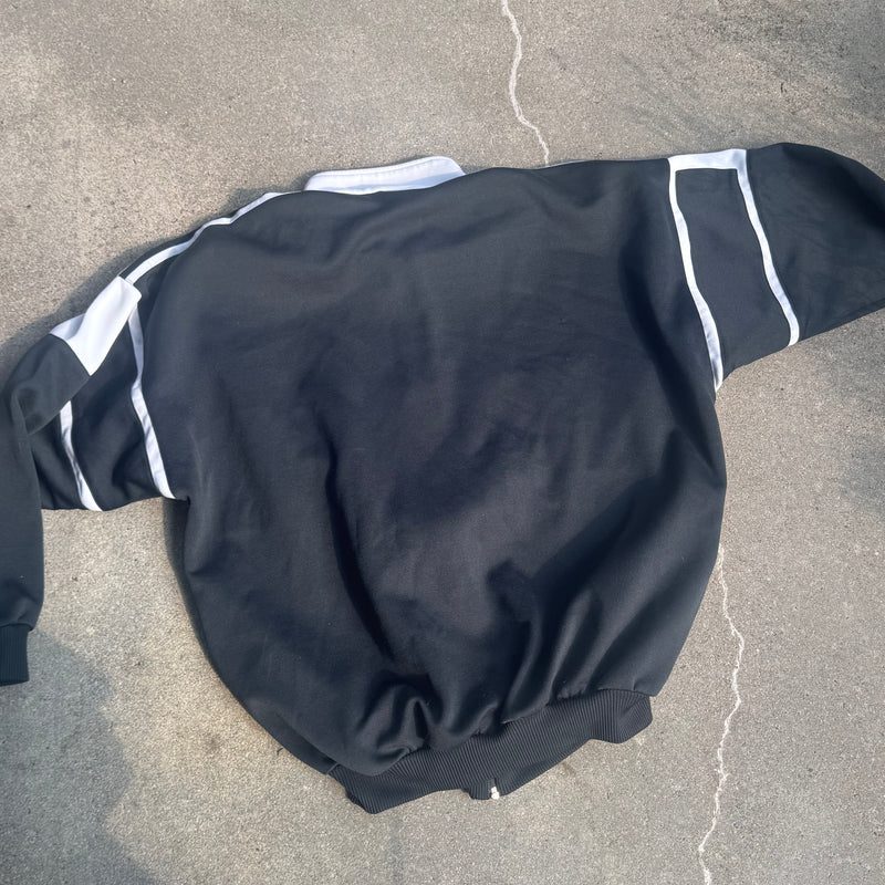 Detailansicht: Sourced limited accessories and clothes Adidas vintage block black track jacket – Logo, Nähte oder Material