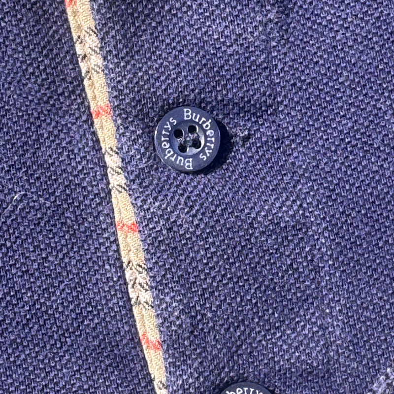Detailansicht: Sourced limited accessories and clothes Burberry's of London vintage navy blue poloshirt – Logo, Nähte oder Material